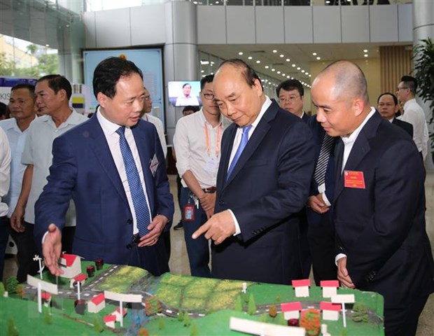 Thủ tướng Nguyễn Xuân Phúc thăm quan Phòng truyền thống ngành KTTV Việt Nam